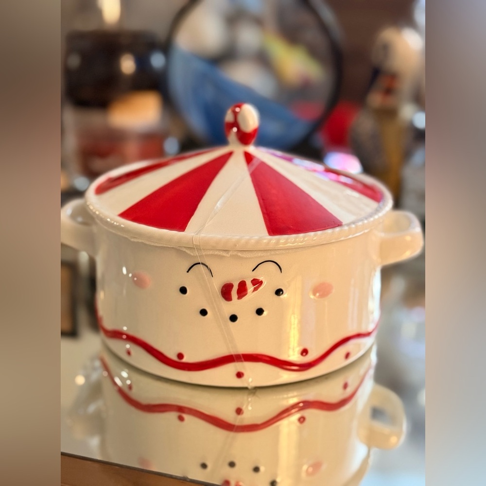 Peppermint Place Holiday Covered Serving Dish 9″ Oven Safe NWT